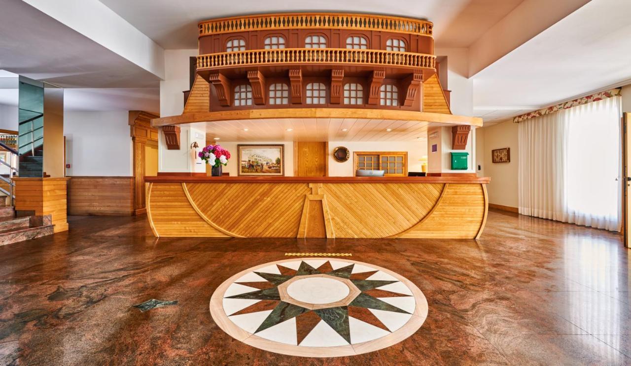Hotel Juan De La Cosa Santona Exterior photo