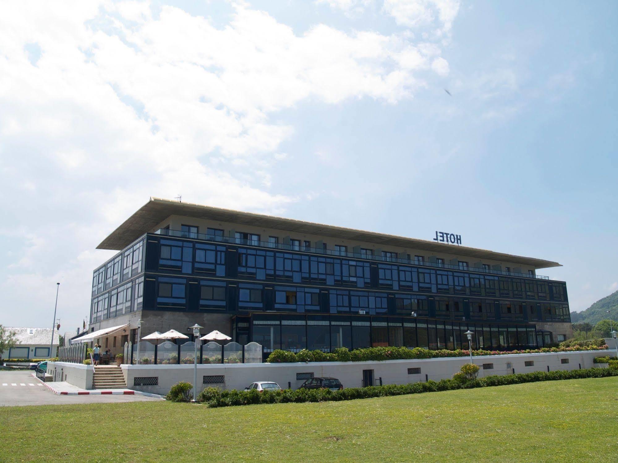 Hotel Juan De La Cosa Santona Exterior photo